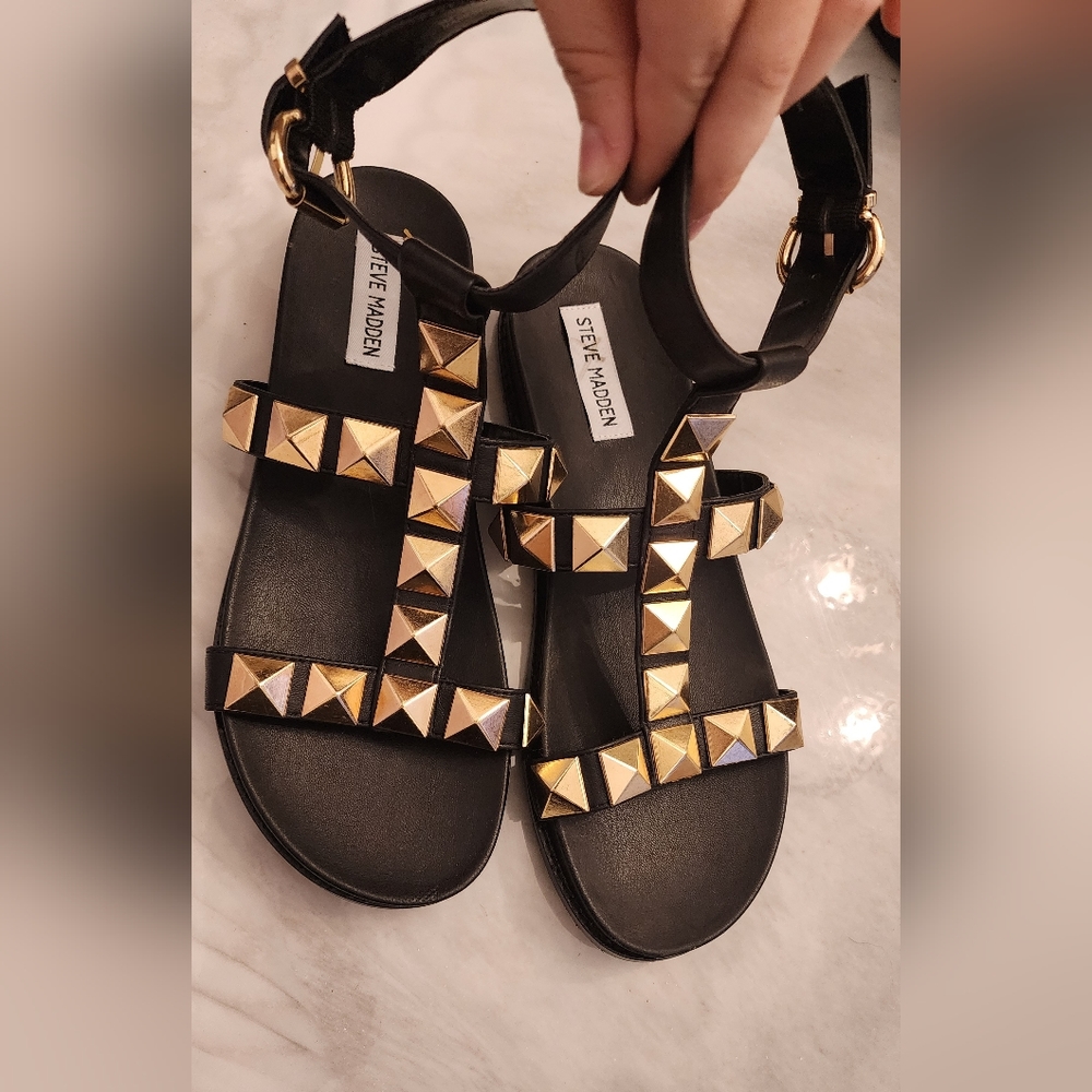 Steve Madden Stud sandles